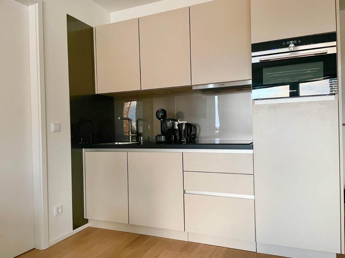 Apartment Riverfront With Balcony And Ac Wien